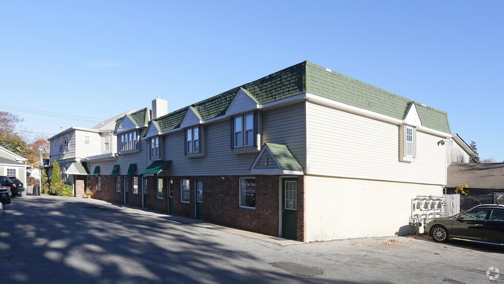More Photos Of 146 S Country Rd, Bellport Village Storefront Retail Residential For Lease