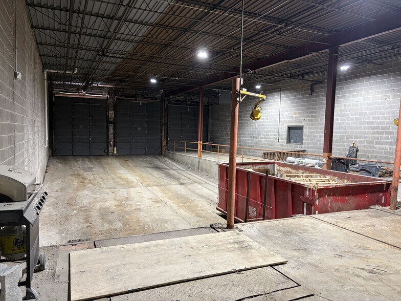 More Photos Of 330 E Route 22, Lake Zurich Warehouse For Lease