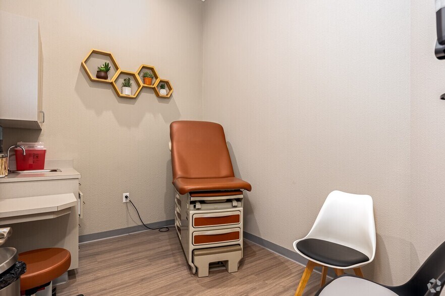 More Photos Of 1400 N Coit Rd, McKinney Medical For Lease