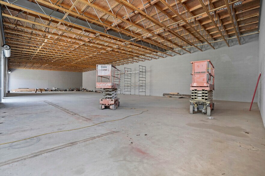 More Photos Of 10926 Randall St, Sun Valley Warehouse For Lease