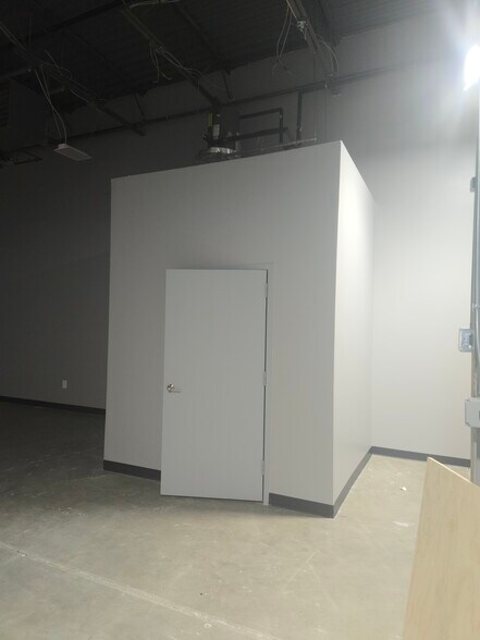 More Photos Of 2960 Technology Pl, Waldorf Research And Development For Lease