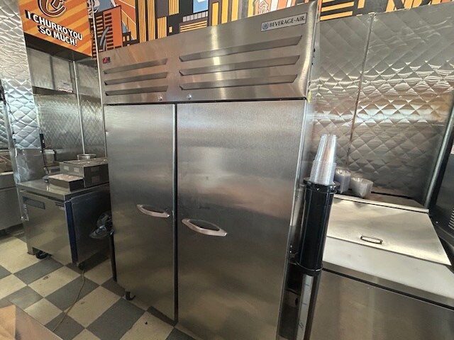 More Photos Of 7000 S Harlem Ave, Bridgeview Freestanding For Lease