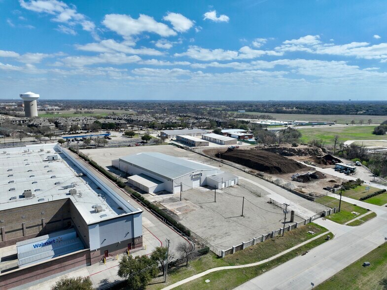 More Photos Of 6000 Split Trail Rd, Plano Warehouse For Lease