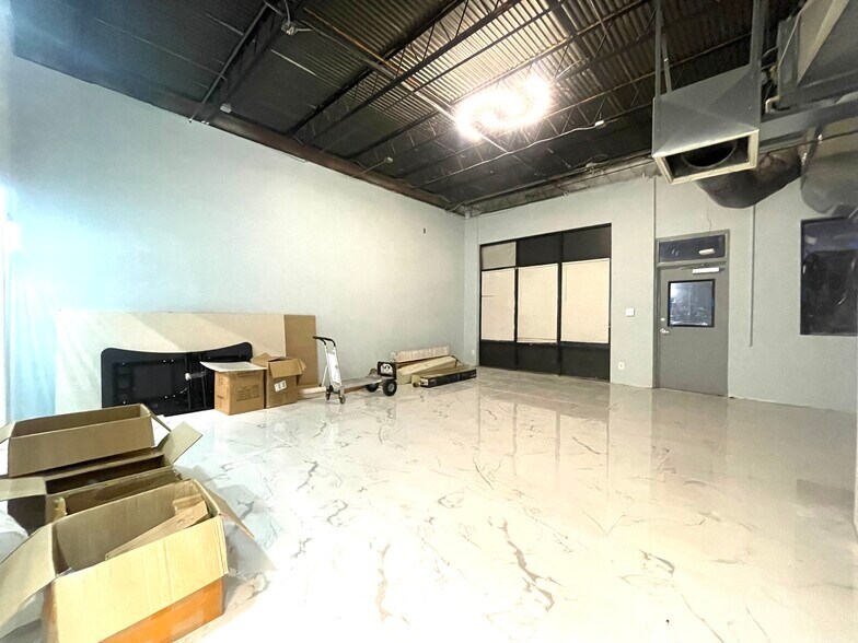 More Photos Of 15825-15859 Redland Rd, Rockville Warehouse For Lease
