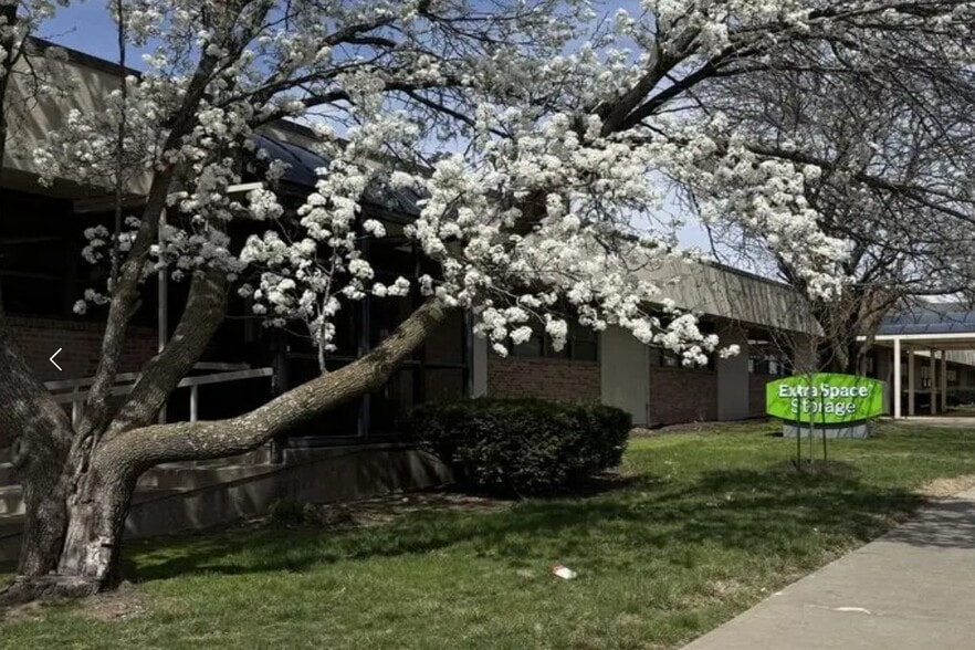 Primary Photo Of 3122 Gillham Plz, Kansas City Warehouse For Lease