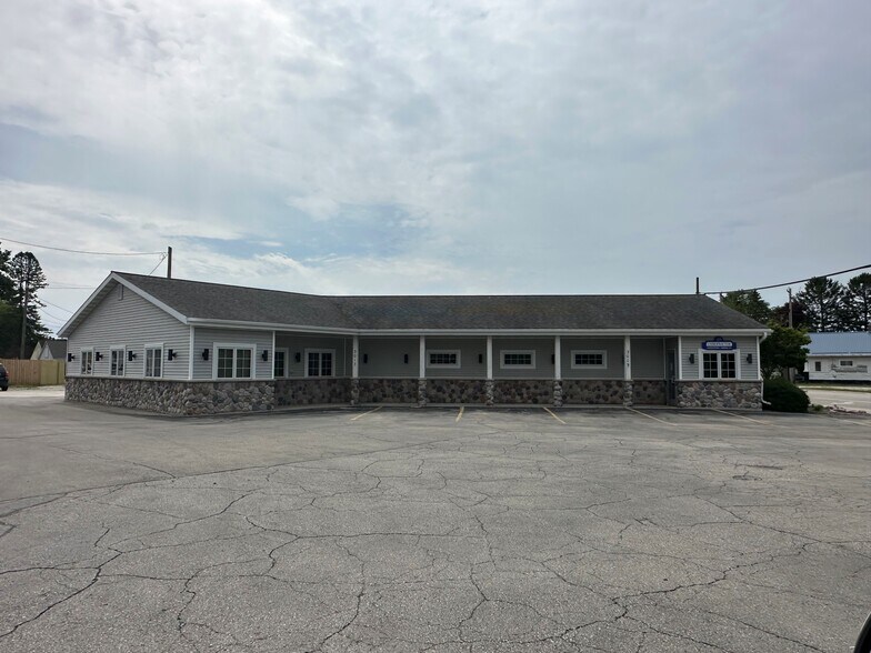 More Photos Of 3009 Forest Ave, Two Rivers Specialty For Lease