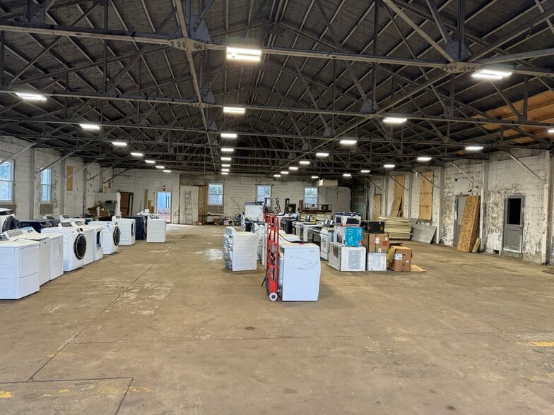 More Photos Of 87 Whiting St, Plainville Freestanding For Sale