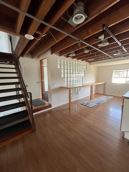 More Photos Of 1201-1291 Electric Ave, Venice Loft Creative Space For Lease