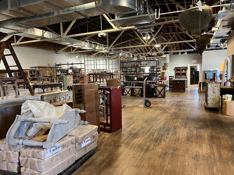 More Photos Of 100 N Centennial Dr, High Point Showroom For Lease