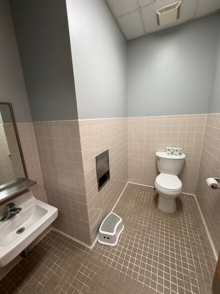 More Photos Of 580 Ratzer Rd, Wayne Schools For Lease