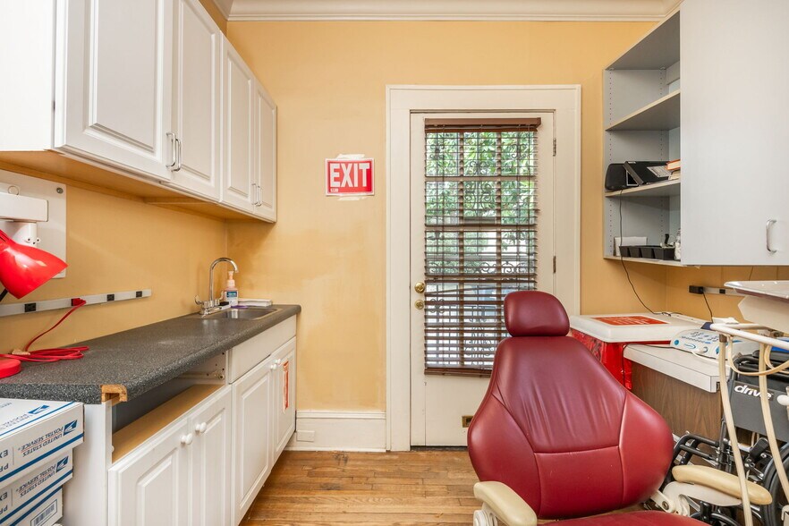 More Photos Of 1624 NE Piedmont Ave, Atlanta Medical For Sale