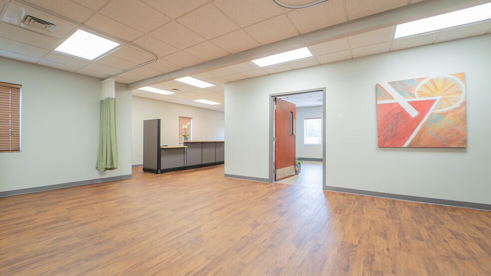 More Photos Of 951 Transport Dr, Valparaiso Office For Sale