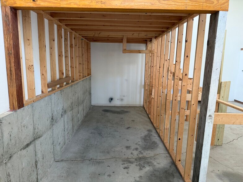 More Photos Of 152 Cranberry Hwy, Bourne Flex For Lease
