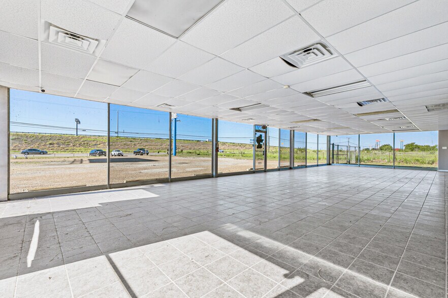 More Photos Of 5878 W US Highway 80, Terrell Showroom For Sale
