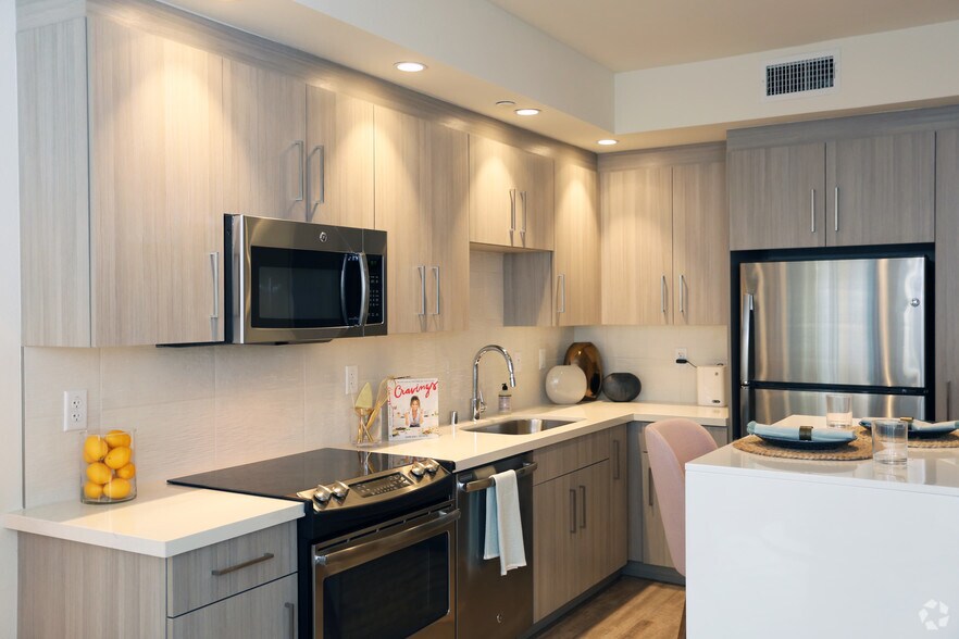 More Photos Of 424 W Pico Blvd, Los Angeles Apartments For Lease