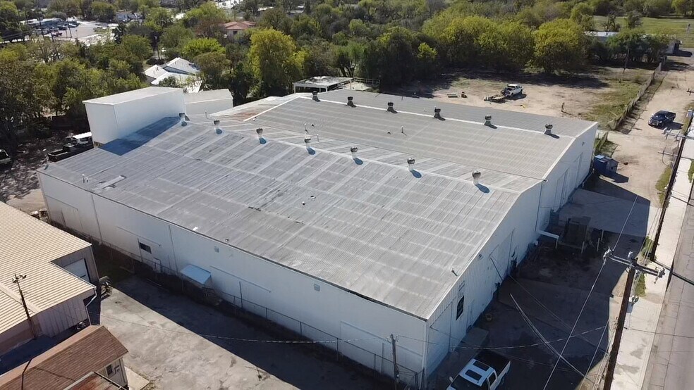 More Photos Of 2833 Roosevelt Ave, San Antonio Warehouse For Lease