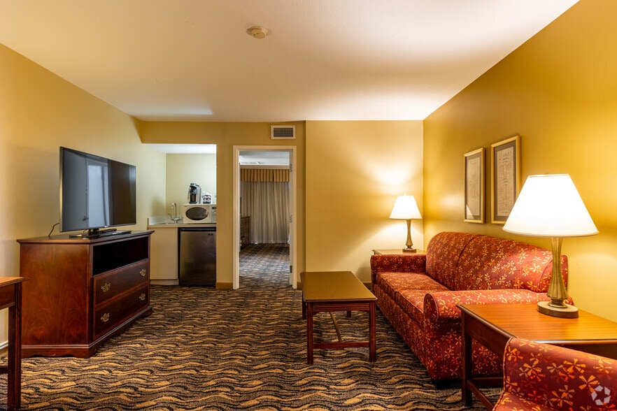 More Photos Of 801 Avenue Q, Lubbock Hotel For Sale