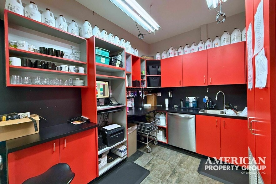 More Photos Of 2345 Bee Ridge Rd, Sarasota Storefront Retail Office For Sale