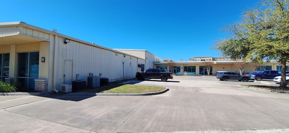More Photos Of 705 Wells Rd, Orange Park Light Manufacturing For Lease