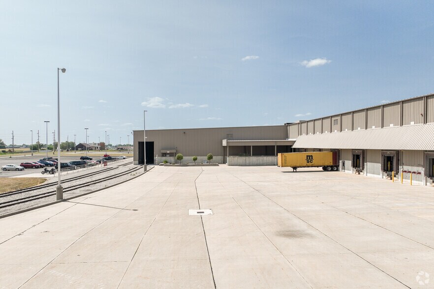 More Photos Of 1001 E Lutz Rd, Archbold Distribution For Sale