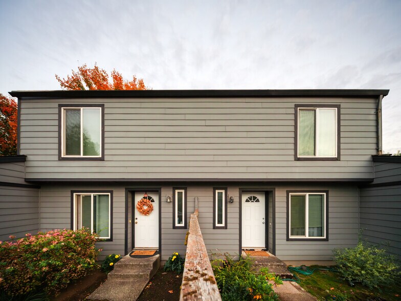 More Photos Of 582 S Maple St, Canby Apartments For Sale