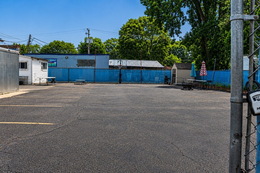 More Photos Of 2422 Dempster St, Evanston Auto Repair For Sale