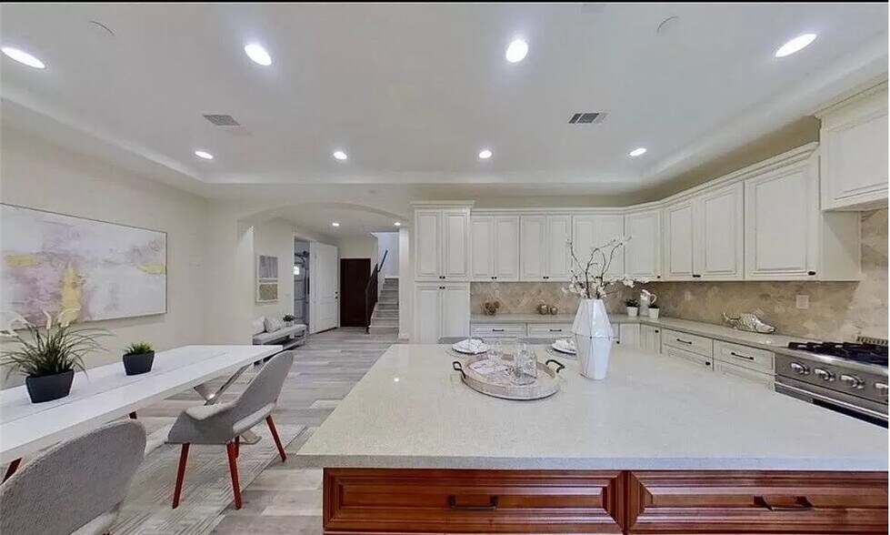 More Photos Of 7792 Liberty Dr, Huntington Beach Apartments For Sale