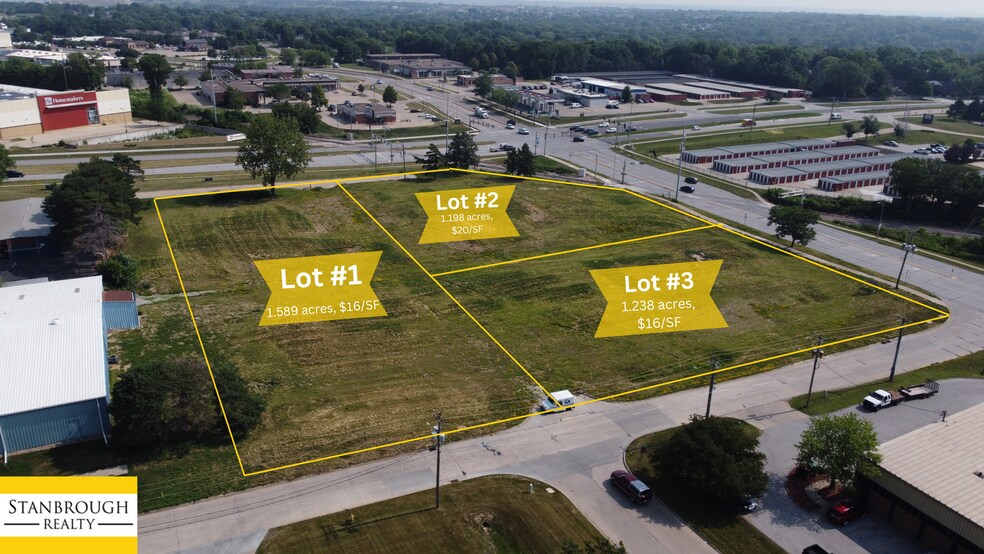 10100 10104 Douglas Ave  