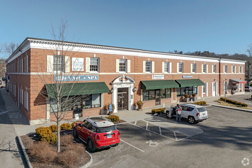 More Photos Of 44 Old Ridgefield Rd, Wilton Office For Lease