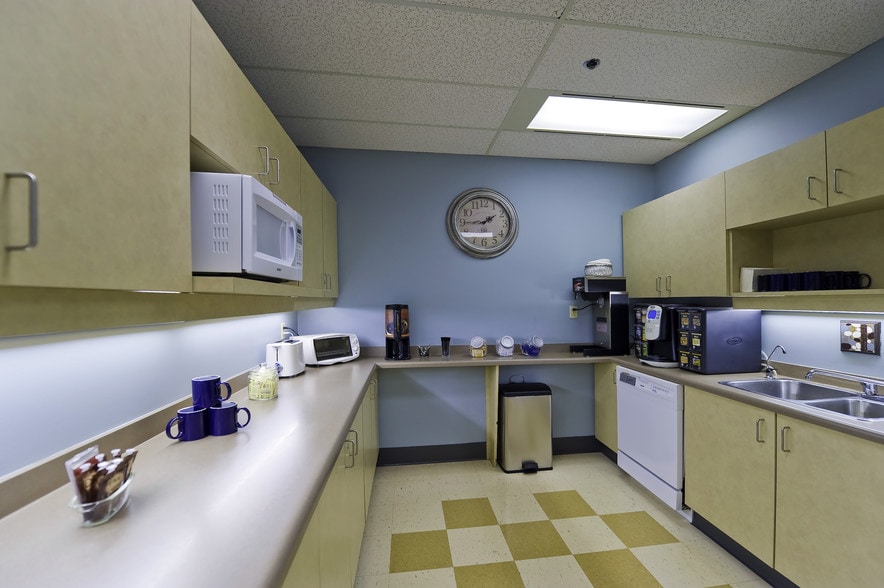 More Photos Of 5811 Cooney Rd, Richmond Office For Lease