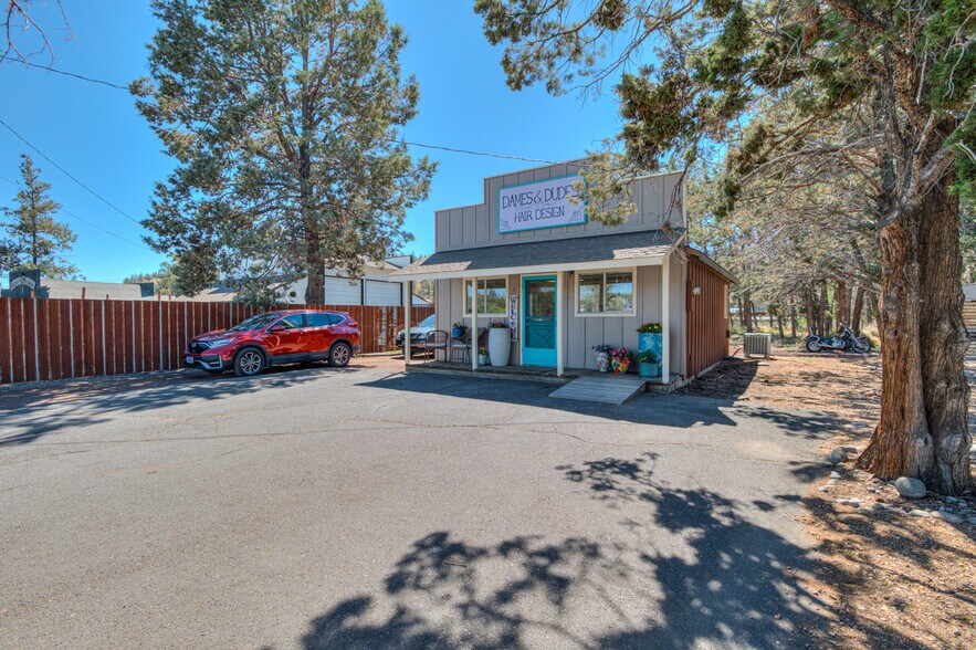 More Photos Of 64661 Bruce Ave, Bend General Retail For Sale