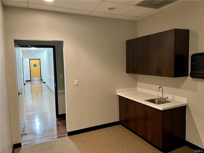 More Photos Of 175 E 9th St, Corona Medical For Lease