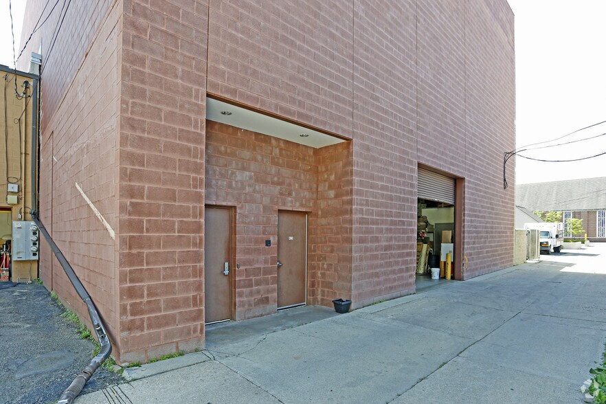 More Photos Of 423 N Main St, Royal Oak Office For Lease