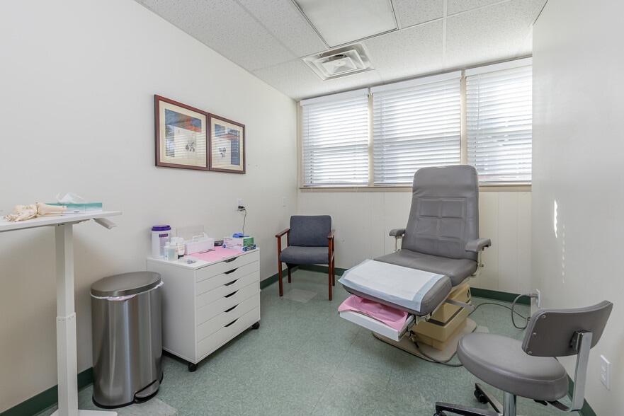 More Photos Of 40 W Kings Hwy, Mount Ephraim Office For Sale