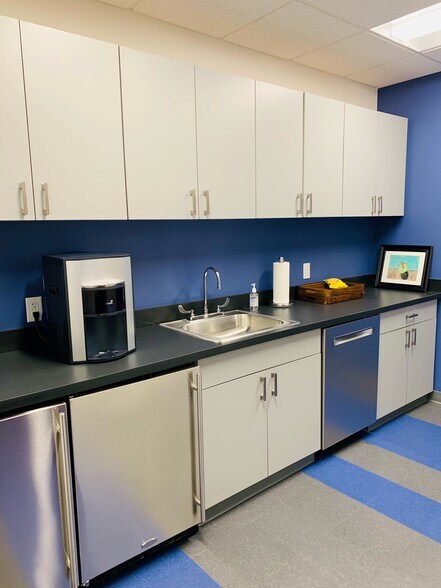 More Photos Of 500 Cummings Ctr, Beverly Office For Lease