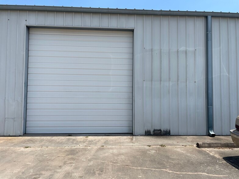 More Photos Of 1120-1132 County Road 129, Alvin Warehouse For Sale