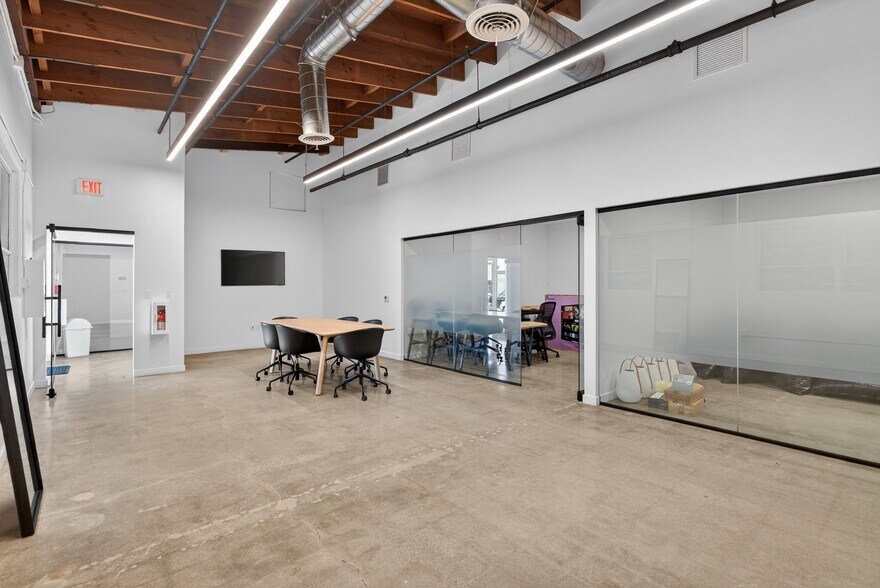 More Photos Of 1322-1326 Obispo Ave, Long Beach Warehouse For Lease