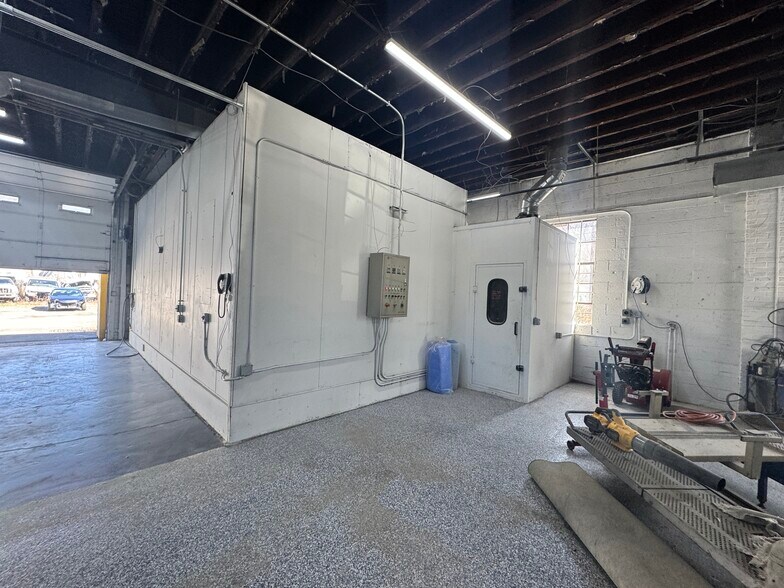 More Photos Of 419 W Main St, Smithtown Auto Repair For Sale