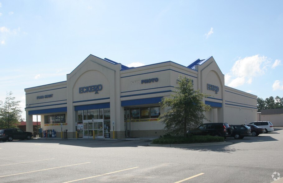 Primary Photo Of 1031 Armory Dr, Franklin Freestanding For Lease