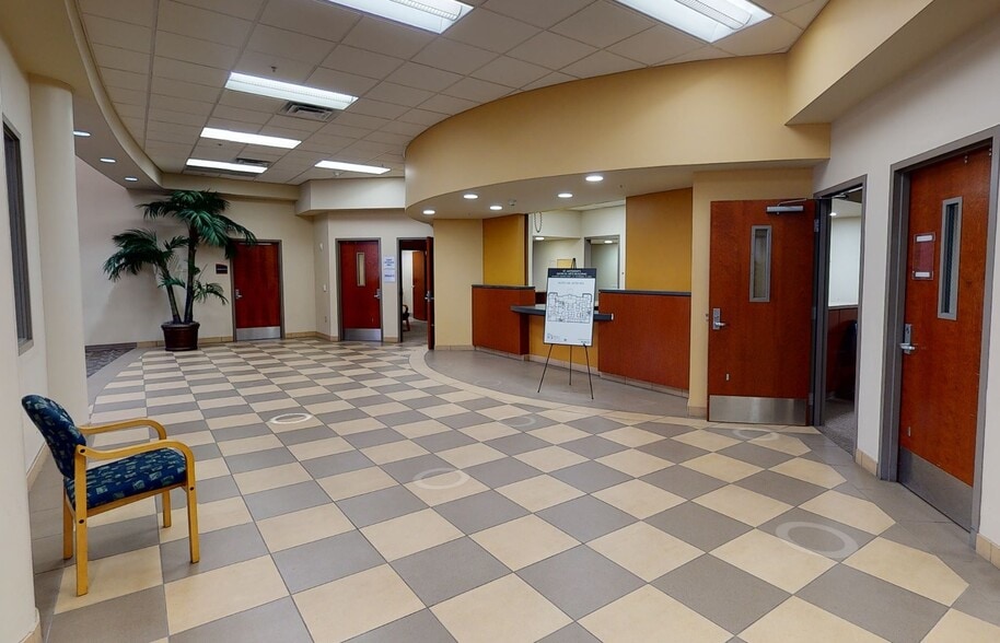 Primary Photo Of 560 Jackson St N, Saint Petersburg Medical For Lease
