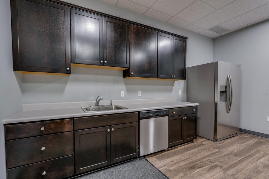 More Photos Of 8000 Brooktree Rd, Wexford Medical For Lease