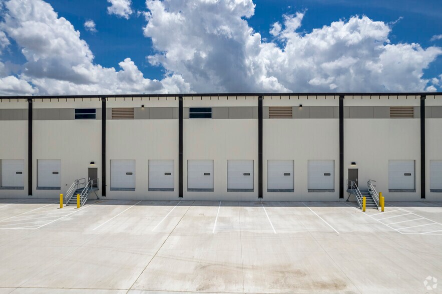 More Photos Of 5367 Dietrich Rd, San Antonio Distribution For Lease