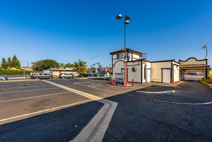 More Photos Of 1936 W 17th St, Santa Ana Restaurant For Sale