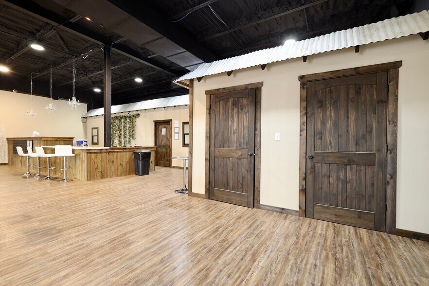 More Photos Of 180 S Macon St, Jesup Storefront Retail Office For Sale