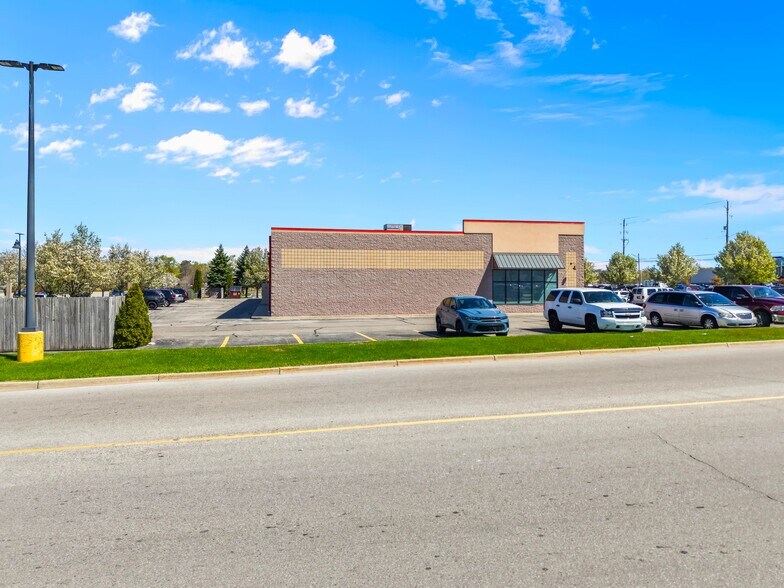 More Photos Of 3295 Henry St, Muskegon Storefront For Sale
