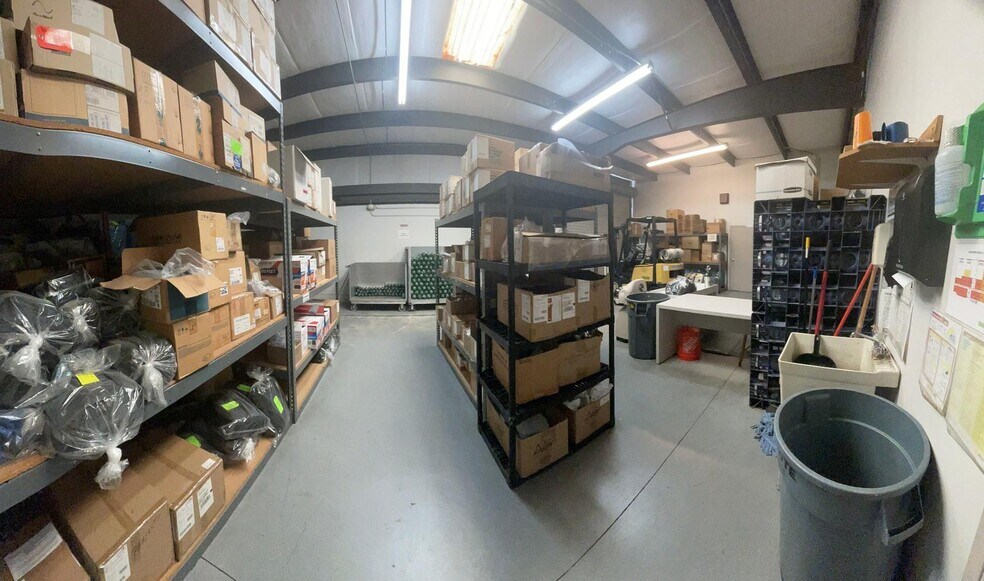 More Photos Of 401 Commerce Way, Longwood Light Manufacturing For Sale