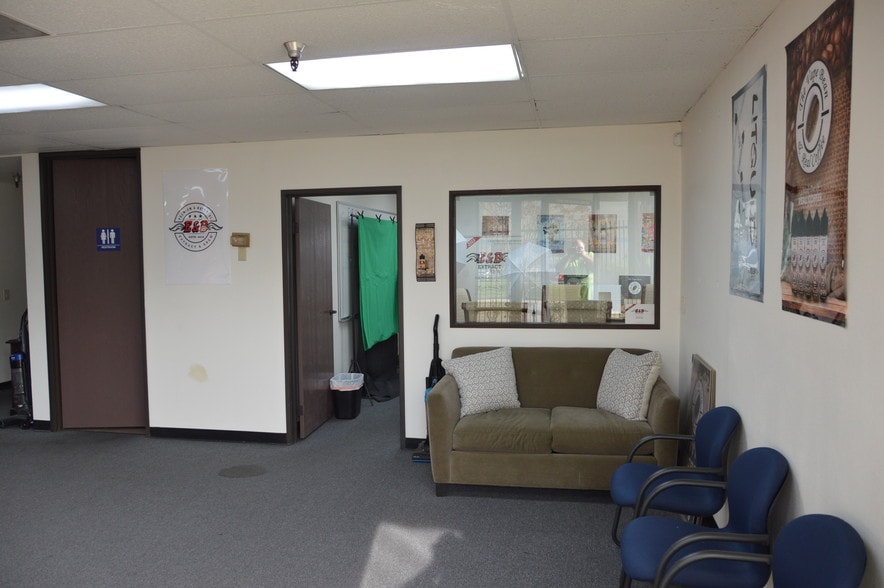 More Photos Of 13201 Barton Cir, Santa Fe Springs Service For Lease