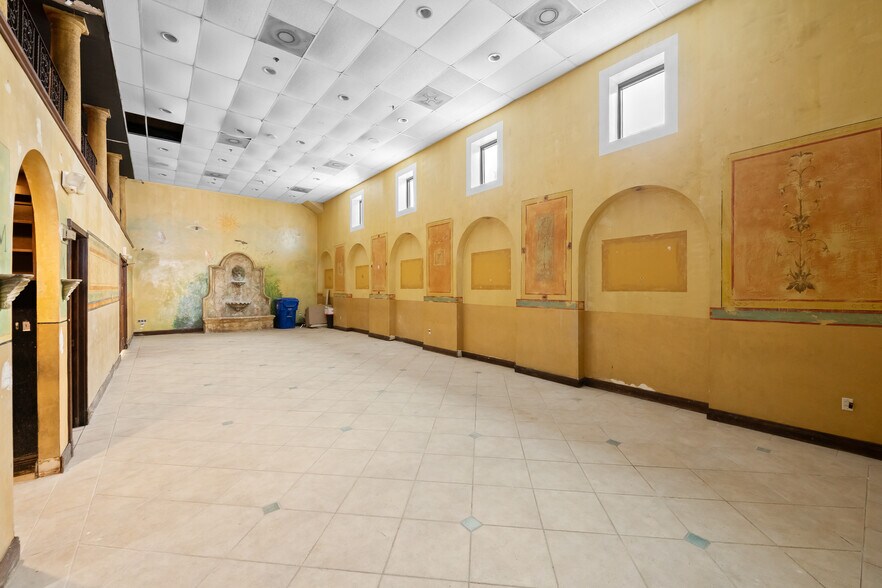 More Photos Of 66-68 W Flagler St, Miami Loft Creative Space For Sale