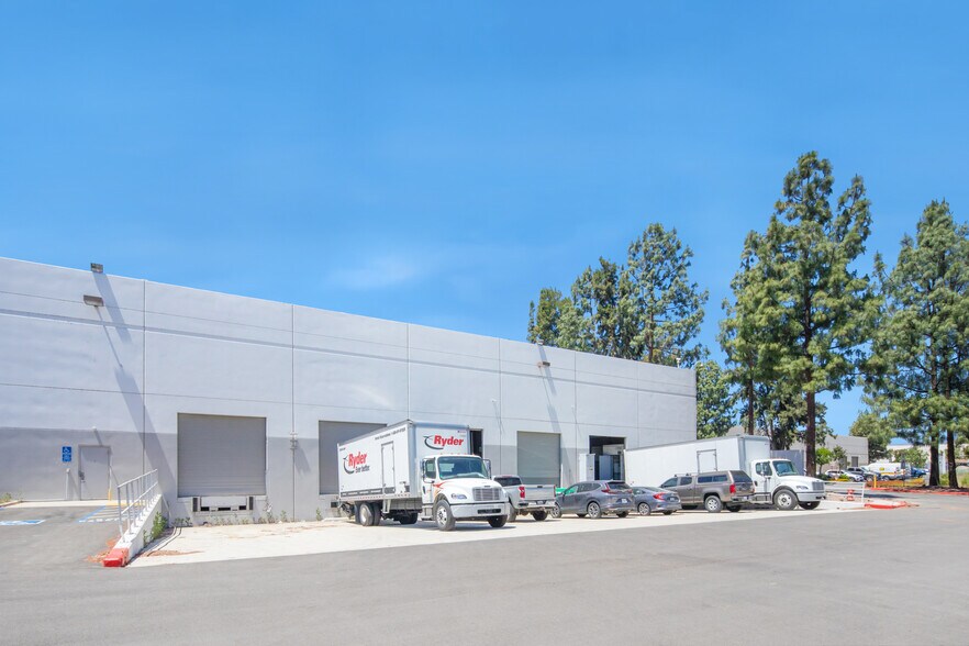 More Photos Of 28210 Avenue Stanford, Valencia Distribution For Sale