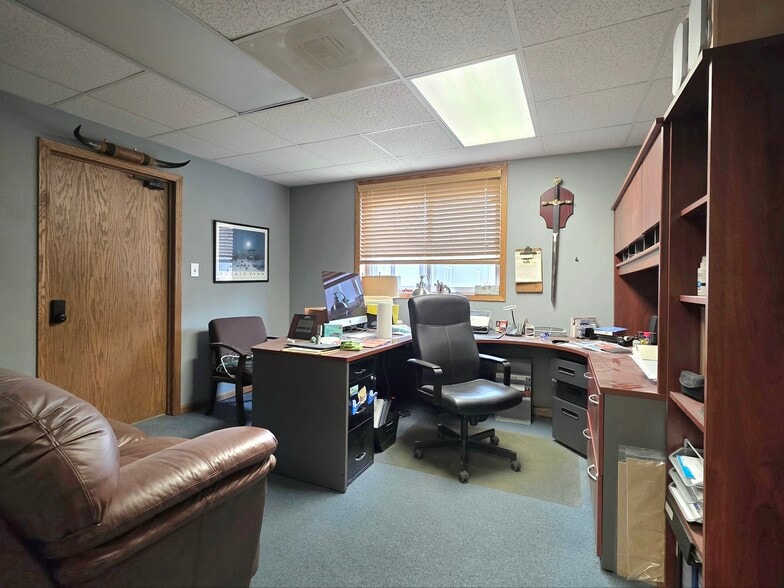 More Photos Of 14440 W Edison Dr, New Lenox Manufacturing For Sale